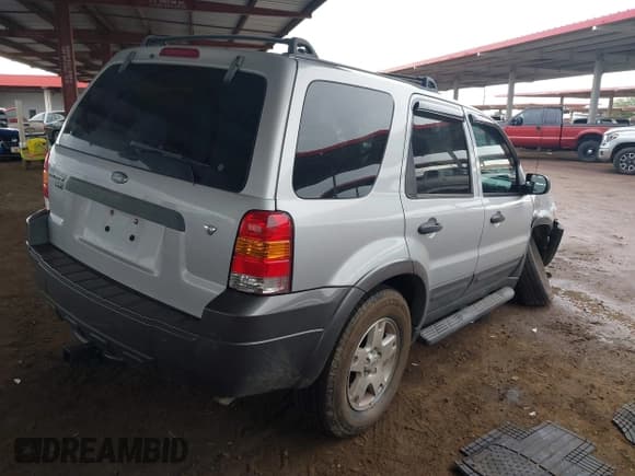 ✅ 2006 Ford Escape XLT • VIN: 1FMYU03136KA41436 • Lot: 43741102. Wystawiony na IAAI z przebiegiem 115 499 mil. Bezpłatny archiwum sprzedaży aukcyjnych z USA i szczegółowy raport historii pojazdu na DreamBid. Zdjęcie 4.