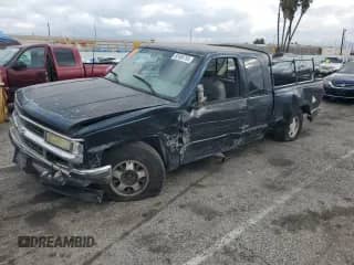 ✅ 1997 GMC Sierra 1500 • VIN: 1GDEC19R0VE544797 • Lot: 82406755. Wystawiony na Copart z przebiegiem 276 083 mil mil. Skorzystaj z bezpłatnego archiwum sprzedaży aukcyjnych z USA i zobacz szczegółowy raport historii pojazdu na DreamBid. Zdjęcie 1.