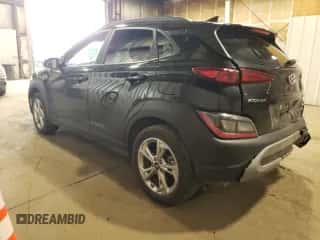 2023 Hyundai Kona SEL z VIN KM8K6CAB0PU966288, wystawiony jako Copart lot #68967215 z przebiegiem 54 287 mil mil oraz Szkoda całkowita • Salvage title. Historia ofert i sprzedaży dostępna na DreamBid. Obrazek 2.
