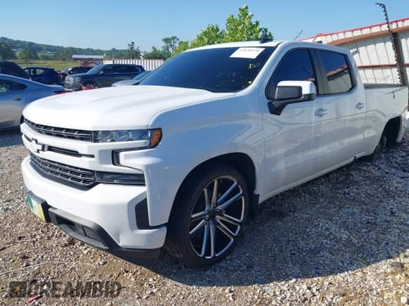 2020 Chevrolet Silverado 1500 LT z VIN 3GCPWCED1LG407738, wystawiony jako IAAI lot #43020970 z przebiegiem 50 701 mil mil oraz . Historia ofert i sprzedaży dostępna na DreamBid. Obrazek 18.