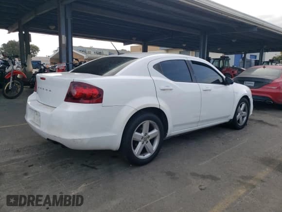 ✅ 2013 Dodge Avenger SE • VIN: 1C3CDZAB0DN645265 • Лот: 68946184. Опубликован ранее на Copart с пробегом 214 780 миль. Бесплатный доступ к архиву аукционных продаж из США и подробный отчёт об истории автомобиля на DreamBid. Изображение 3.