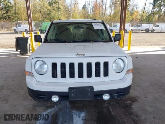✅ 2015 Jeep Patriot Sport • VIN: 1C4NJPBB5FD179051 • Lot: 43650712. Listed on IAAI with 114,075 mi. Free auction sales archive from the USA and detailed vehicle history report at DreamBid. Image 12.