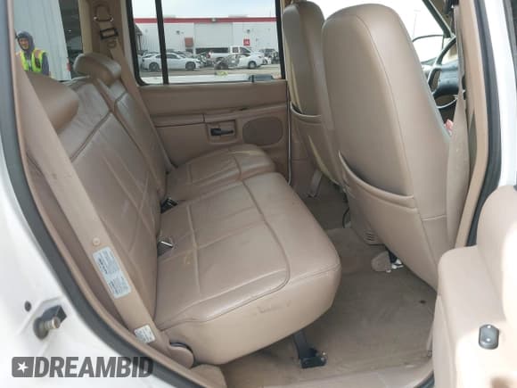 ✅ 1997 Ford Explorer XLT • VIN: 1FMDU32PXVUD36915 • Lot: 41421762. Wystawiony na IAAI z przebiegiem 109 168 mil. Bezpłatny archiwum sprzedaży aukcyjnych z USA i szczegółowy raport historii pojazdu na DreamBid. Zdjęcie 8.