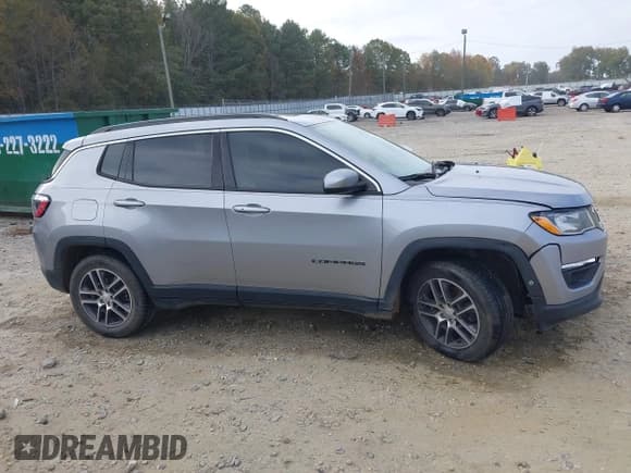 ✅ 2019 Jeep Compass Altitude • VIN: 3C4NJCBB4KT685869 • Lot: 40695811. Wystawiony na IAAI z przebiegiem 70 065 mil. Bezpłatny archiwum sprzedaży aukcyjnych z USA i szczegółowy raport historii pojazdu na DreamBid. Zdjęcie 14.