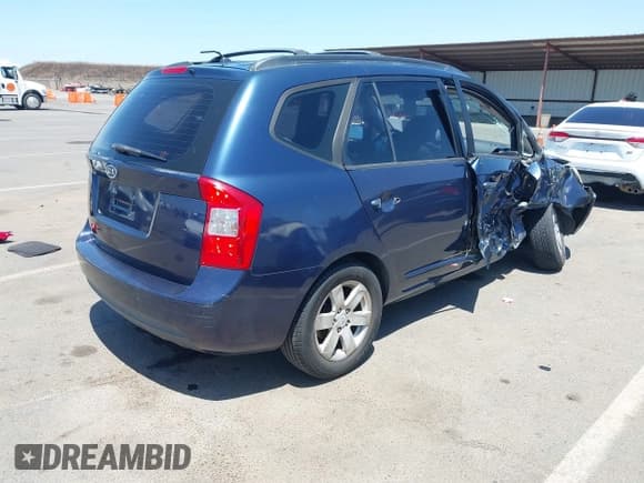 ✅ 2008 Kia Rondo LX • VIN: KNAFG526587146396 • Lot: 42370462. Wystawiony na IAAI z przebiegiem 195 496 mil. Bezpłatny archiwum sprzedaży aukcyjnych z USA i szczegółowy raport historii pojazdu na DreamBid. Zdjęcie 4.