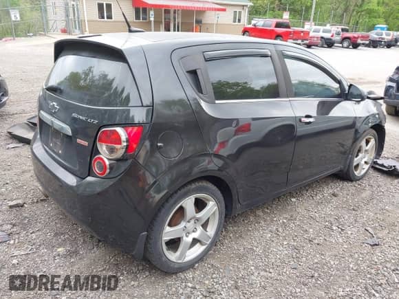 ✅ 2013 Chevrolet Sonic LTZ • VIN: 1G1JF6SBXD4141296 • Лот: 42242684. Размещён на IAAI с пробегом 234 918 миль миль. Получите бесплатный доступ к архиву аукционных продаж из США и посмотрите подробный отчёт об истории автомобиля на DreamBid. Изображение 4.