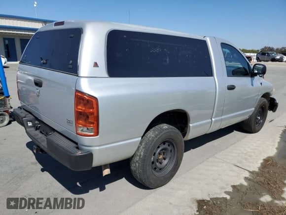 2005 Dodge 1500 SLT z VIN 1D7HA16D05J628423, wystawiony jako Copart lot #68892375 z przebiegiem Nie podano mil oraz Szkoda całkowita • Salvage title. Historia ofert i sprzedaży dostępna na DreamBid. Obrazek 3.