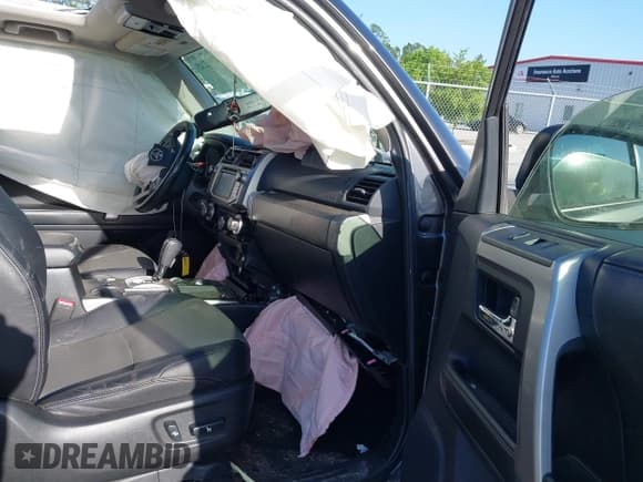 ✅ 2014 Toyota 4Runner SR5 • VIN: JTEZU5JR6E5075068 • Lot: 41962245. Wystawiony na IAAI z przebiegiem 133 521 mil. Bezpłatny archiwum sprzedaży aukcyjnych z USA i szczegółowy raport historii pojazdu na DreamBid. Zdjęcie 5.