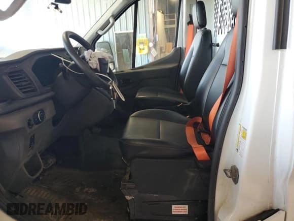 ✅ 2022 Ford Transit Cargo • VIN: 1FTBR3X84NKA68731 • Lot: 70062485. Wystawiony na Copart z przebiegiem 48 350 mil. Bezpłatny archiwum sprzedaży aukcyjnych z USA i szczegółowy raport historii pojazdu na DreamBid. Zdjęcie 7.