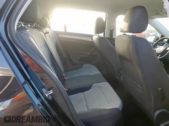 ✅ 2016 Volkswagen Golf SE • VIN: WVWKP7AU4GW913009 • Lot: 64078675. Wystawiony na Copart z przebiegiem 69 809 mil. Bezpłatny archiwum sprzedaży aukcyjnych z USA i szczegółowy raport historii pojazdu na DreamBid. Zdjęcie 11.