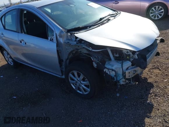 ✅ 2017 Toyota Prius One • VIN: JTDKDTB3XH1593023 • Lot: 42121790. Listed on IAAI with 184,345 mi. Free auction sales archive from the USA and detailed vehicle history report at DreamBid. Image 6.