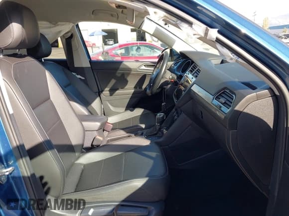 ✅ 2019 Volkswagen Tiguan SE • VIN: 3VV2B7AX2KM025507 • Lot: 43650873. Listed on IAAI with 63,307 mi. Free auction sales archive from the USA and detailed vehicle history report at DreamBid. Image 5.