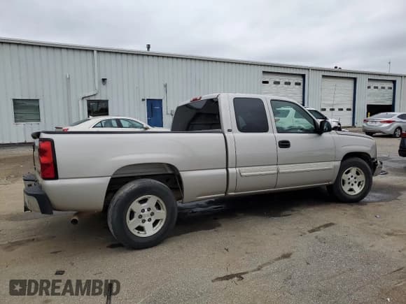 ✅ 2005 Chevrolet Silverado 1500 LS • VIN: 1GCEC19TX5Z124537 • Лот: 90046245. Опубликован ранее на Copart с пробегом 130 755 миль. Бесплатный доступ к архиву аукционных продаж из США и подробный отчёт об истории автомобиля на DreamBid. Изображение 3.