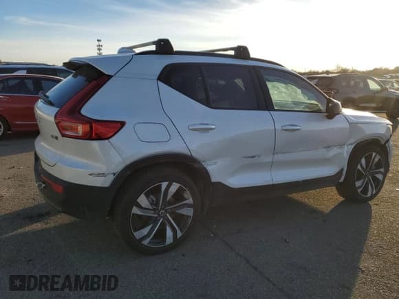 ✅ 2024 Volvo XC40 Ultimate Dark Theme • VIN: YV4L12UM0R2340606 • Lot: 42961545. Listed on Copart with 7,345 mi. Free auction sales archive from the USA and detailed vehicle history report at DreamBid. Image 3.