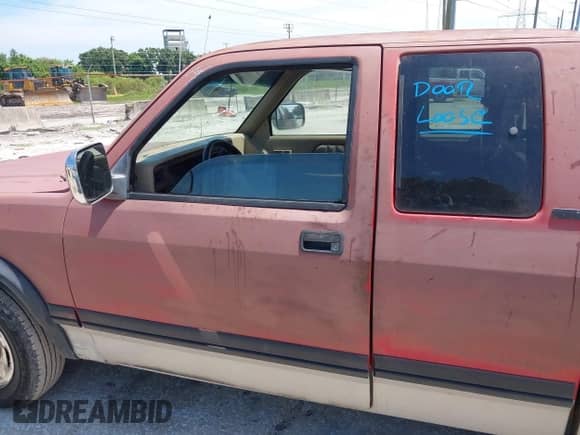 1996 Dodge Dakota with VIN 1B7GL23X3TS523127, listed as a IAAI auction lot 43101812 with 204,048 mi miles and . Bid and sale history available at DreamBid. Image 12.