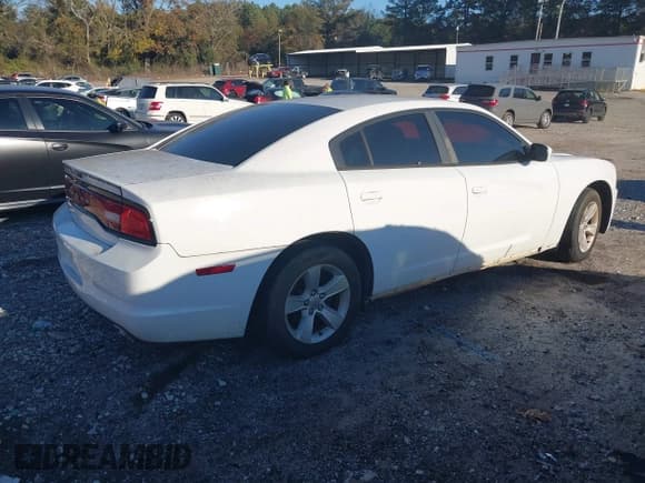 ✅ 2013 Dodge Charger SE • VIN: 2C3CDXBG5DH624855 • Лот: 43641096. Опубликован ранее на IAAI с пробегом 142 741 миль. Бесплатный доступ к архиву аукционных продаж из США и подробный отчёт об истории автомобиля на DreamBid. Изображение 4.