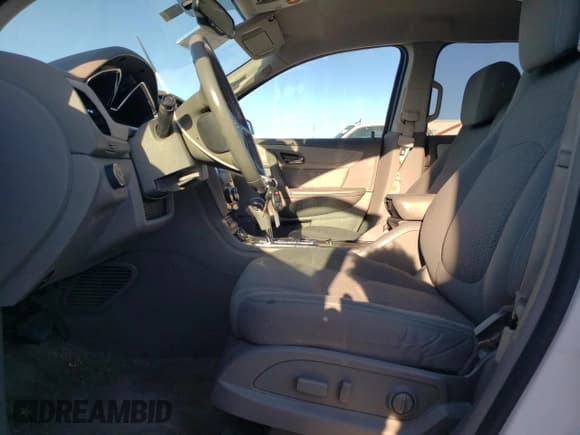 ✅ 2017 Chevrolet Traverse LT • VIN: 1GNKRHKD3HJ133524 • Lot: 70194324. Wystawiony na Copart z przebiegiem 145 673 mil. Bezpłatny archiwum sprzedaży aukcyjnych z USA i szczegółowy raport historii pojazdu na DreamBid. Zdjęcie 7.