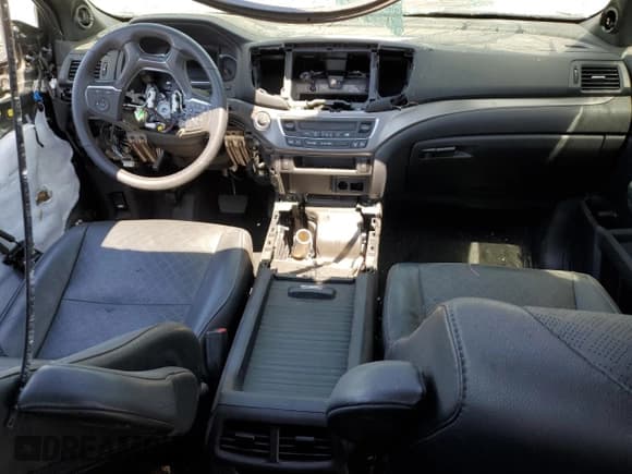 ✅ 2019 Honda Passport EX-L • VIN: 5FNYF7H57KB008191 • Lot: 61985565. Listed on Copart with Not provided. Free auction sales archive from the USA and detailed vehicle history report at DreamBid. Image 8.