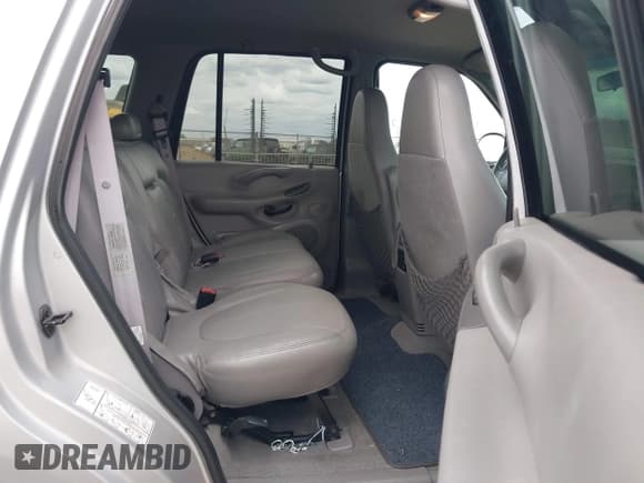 ✅ 1998 Ford Expedition XLT • VIN: 1FMPU18LXWLB92425 • Lot: 43325275. Wystawiony na IAAI z przebiegiem 180 023 mil. Bezpłatny archiwum sprzedaży aukcyjnych z USA i szczegółowy raport historii pojazdu na DreamBid. Zdjęcie 8.