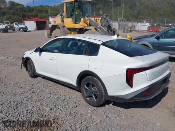 ✅ 2025 Kia K4 LXS • VIN: 3KPFT4DE8SE006296 • Lot: 43173980. Wystawiony na IAAI z przebiegiem 10 645 mil. Bezpłatny archiwum sprzedaży aukcyjnych z USA i szczegółowy raport historii pojazdu na DreamBid. Zdjęcie 3.