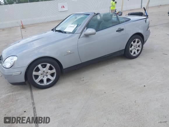 ✅ 1999 Mercedes-Benz SLK 230/320 • VIN: WDBKK47F1XF098157 • Lot: 42898985. Wystawiony na IAAI z przebiegiem 136 792 mil. Bezpłatny archiwum sprzedaży aukcyjnych z USA i szczegółowy raport historii pojazdu na DreamBid. Zdjęcie 2.