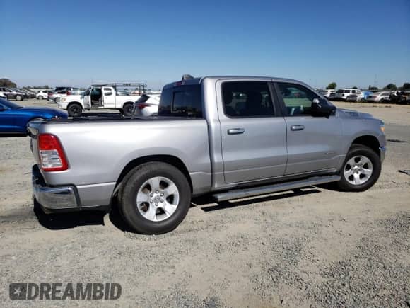 2020 Ram 1500 Big Horn z VIN 1C6SRFFT9LN393045, wystawiony jako Copart lot #66880755 z przebiegiem 81 615 mil mil oraz Szkoda całkowita • Salvage title. Historia ofert i sprzedaży dostępna na DreamBid. Obrazek 3.