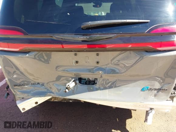 ✅ 2022 Chrysler Pacifica Hybrid Limited • VIN: 2C4RC1S79NR222225 • Лот: 41443021. Опубликован ранее на IAAI с пробегом 10 978 миль. Бесплатный доступ к архиву аукционных продаж из США и подробный отчёт об истории автомобиля на DreamBid. Изображение 6.