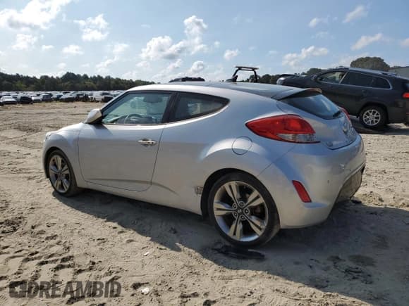 ✅ 2016 Hyundai Veloster • VIN: KMHTC6AD8GU272996 • Lot: 70380414. Wystawiony na Copart z przebiegiem 86 498 mil. Bezpłatny archiwum sprzedaży aukcyjnych z USA i szczegółowy raport historii pojazdu na DreamBid. Zdjęcie 2.