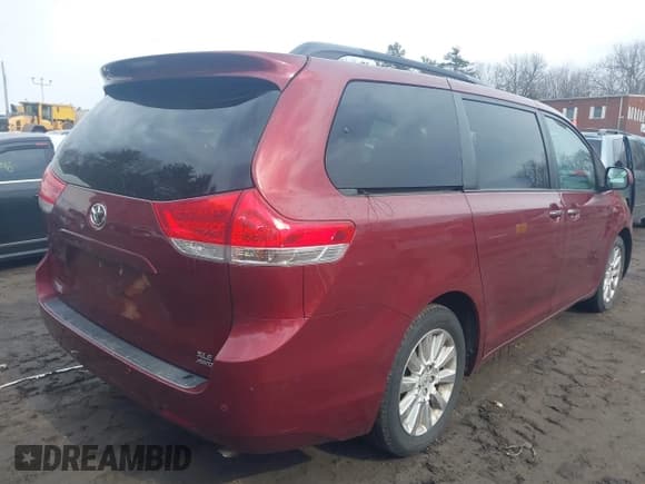 ✅ 2013 Toyota Sienna XLE • VIN: 5TDDK3DC5DS067049 • Lot: 41650425. Listed on IAAI with 128,380 mi. Free auction sales archive from the USA and detailed vehicle history report at DreamBid. Image 4.
