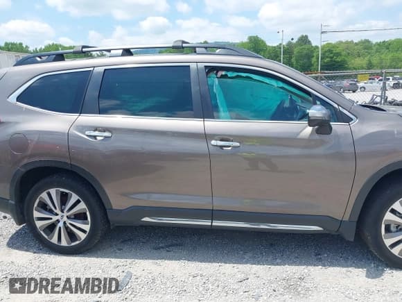 ✅ 2022 Subaru Ascent Touring • VIN: 4S4WMARD1N3409507 • Lot: 42108549. Listed on IAAI with 61,928 mi. Free auction sales archive from the USA and detailed vehicle history report at DreamBid. Image 13.