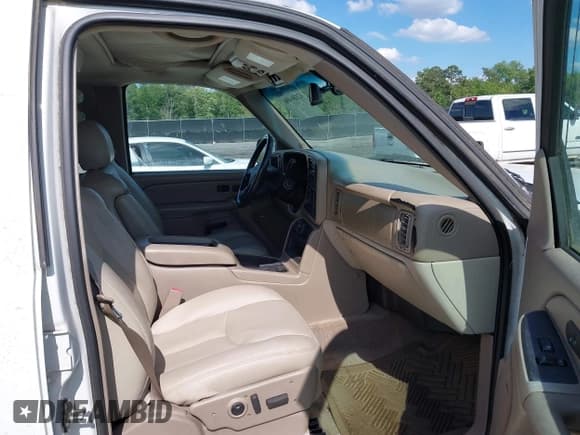 ✅ 2004 Chevrolet Suburban Z71 • VIN: 3GNFK16Z34G319532 • Лот: 42186406. Опубликован ранее на IAAI с пробегом 269 255 миль. Бесплатный доступ к архиву аукционных продаж из США и подробный отчёт об истории автомобиля на DreamBid. Изображение 5.