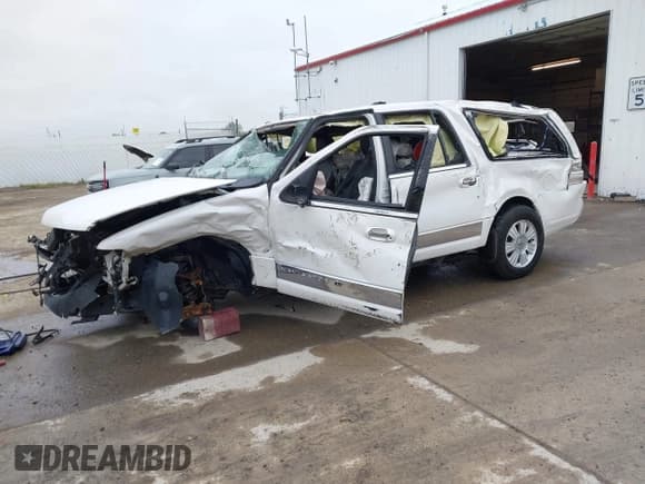 ✅ 2014 Lincoln Navigator • VIN: 5LMJJ3J5XEEL08664 • Лот: 42169067. Опубликован ранее на IAAI с пробегом Не указан. Бесплатный доступ к архиву аукционных продаж из США и подробный отчёт об истории автомобиля на DreamBid. Изображение 2.