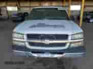 2004 Chevrolet Silverado 1500 LS z VIN 1GCEC14V54Z196818, wystawiony jako Copart lot #57126145 z przebiegiem Nie podano mil oraz Szkoda całkowita • Salvage title. Historia ofert i sprzedaży dostępna na DreamBid. Obrazek 5.