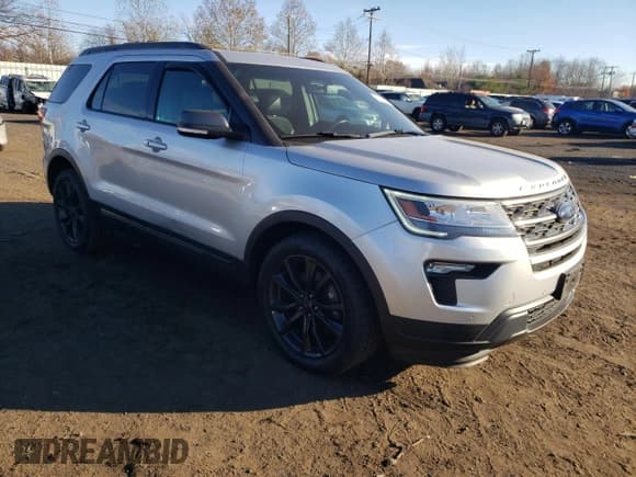 ✅ 2018 Ford Explorer XLT • VIN: 1FM5K8D88JGA61261 • Lot: 93478015. Wystawiony na Copart z przebiegiem 83 840 mil. Bezpłatny archiwum sprzedaży aukcyjnych z USA i szczegółowy raport historii pojazdu na DreamBid. Zdjęcie 4.