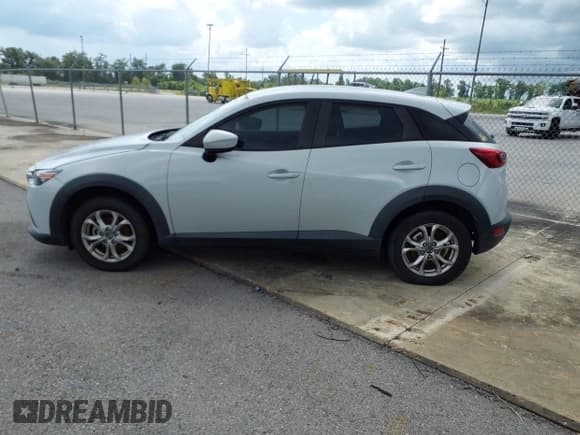 ✅ 2018 Mazda CX-3 Sport • VIN: JM1DKDB77J1322532 • Lot: 42693685. Wystawiony na IAAI z przebiegiem 69 009 mil. Bezpłatny archiwum sprzedaży aukcyjnych z USA i szczegółowy raport historii pojazdu na DreamBid. Zdjęcie 14.