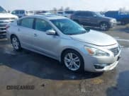 ✅ 2015 Nissan Altima SL • VIN: 1N4BL3AP6FC267041 • Lot: 41561523. Wystawiony na IAAI z przebiegiem 128 522 mil. Bezpłatny archiwum sprzedaży aukcyjnych z USA i szczegółowy raport historii pojazdu na DreamBid. Zdjęcie 1.