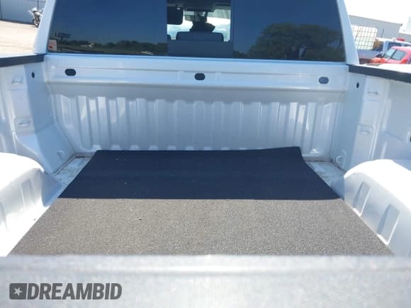 ✅ 2019 Chevrolet Silverado 1500 LT Trail Boss • VIN: 1GCPYFED0KZ349292 • Lot: 42694395. Wystawiony na IAAI z przebiegiem 118 377 mil. Bezpłatny archiwum sprzedaży aukcyjnych z USA i szczegółowy raport historii pojazdu na DreamBid. Zdjęcie 17.