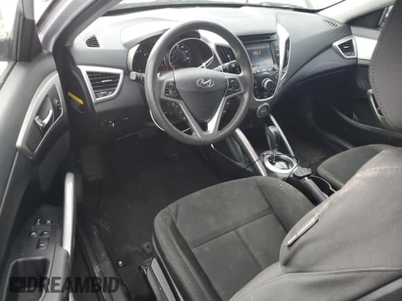 ✅ 2015 Hyundai Veloster • VIN: KMHTC6AD3FU243422 • Lot: 82649744. Wystawiony na Copart z przebiegiem 91 108 mil. Bezpłatny archiwum sprzedaży aukcyjnych z USA i szczegółowy raport historii pojazdu na DreamBid. Zdjęcie 8.