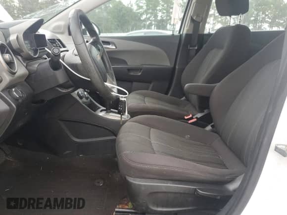 2015 Chevrolet Sonic LT z VIN 1G1JC5SHXF4103013, wystawiony jako Copart lot #71414114 z przebiegiem 169 575 mil mil oraz Szkoda całkowita • Salvage title. Historia ofert i sprzedaży dostępna na DreamBid. Obrazek 7.