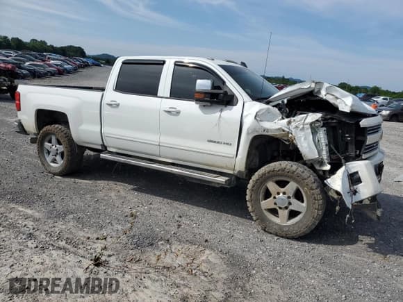 ✅ 2017 Chevrolet Silverado 2500HD LT • VIN: 1GC1KVEY8HF241842 • Lot: 60222555. Wystawiony na Copart z przebiegiem 132 131 mil. Bezpłatny archiwum sprzedaży aukcyjnych z USA i szczegółowy raport historii pojazdu na DreamBid. Zdjęcie 4.