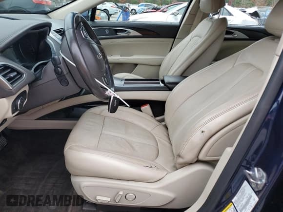 ✅ 2017 Lincoln MKZ Reserve • VIN: 3LN6L5F91HR662178 • Lot: 82725165. Wystawiony na Copart z przebiegiem 108 826 mil. Bezpłatny archiwum sprzedaży aukcyjnych z USA i szczegółowy raport historii pojazdu na DreamBid. Zdjęcie 7.