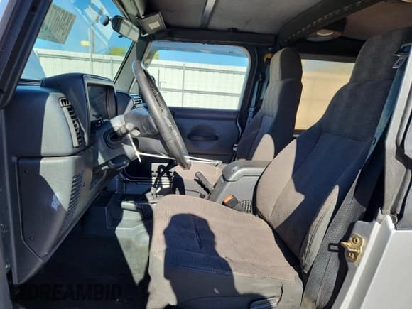 ✅ 2005 Jeep Wrangler Unlimited • VIN: 1J4FA44SX5P342719 • Лот: 84007275. Опубликован ранее на Copart с пробегом 171 614 миль. Бесплатный доступ к архиву аукционных продаж из США и подробный отчёт об истории автомобиля на DreamBid. Изображение 7.