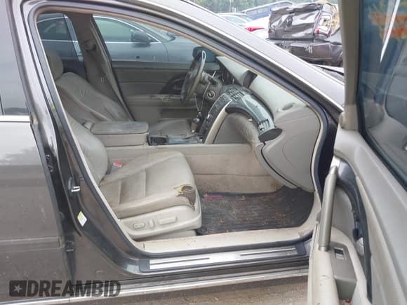 ✅ 2009 Acura RL Technology • VIN: JH4KB26649C000975 • Lot: 42936904. Wystawiony na IAAI z przebiegiem 247 913 mil. Bezpłatny archiwum sprzedaży aukcyjnych z USA i szczegółowy raport historii pojazdu na DreamBid. Zdjęcie 5.