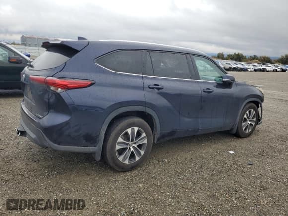 ✅ 2020 Toyota Highlander XLE • VIN: 5TDGZRBH5LS035131 • Lot: 85421355. Wystawiony na Copart z przebiegiem 107 446 mil. Bezpłatny archiwum sprzedaży aukcyjnych z USA i szczegółowy raport historii pojazdu na DreamBid. Zdjęcie 3.