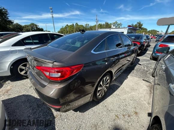 ✅ 2015 Hyundai Sonata Sport • VIN: 5NPE34AF5FH021249 • Lot: 92726805. Listed on Copart with 140,395 mi. Free auction sales archive from the USA and detailed vehicle history report at DreamBid. Image 4.