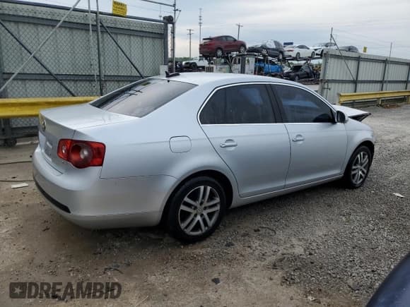 ✅ 2005 Volkswagen Jetta 2.5L • VIN: 3VWDG71K55M621953 • Lot: 55621375. Listed on Copart with 148,330 mi. Free auction sales archive from the USA and detailed vehicle history report at DreamBid. Image 3.