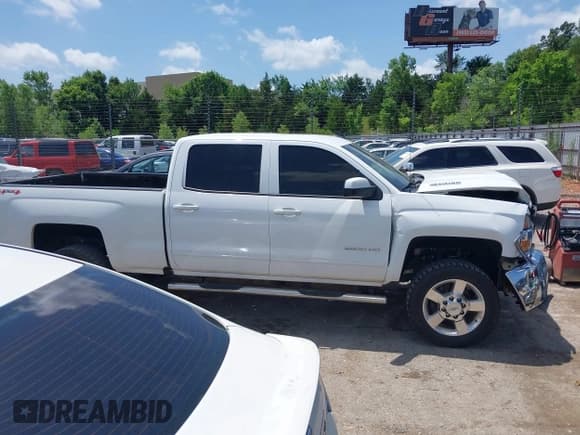 ✅ 2017 Chevrolet Silverado 2500HD LT • VIN: 1GC1KVEYXHF219437 • Lot: 42540161. Wystawiony na IAAI z przebiegiem 195 591 mil. Bezpłatny archiwum sprzedaży aukcyjnych z USA i szczegółowy raport historii pojazdu na DreamBid. Zdjęcie 12.