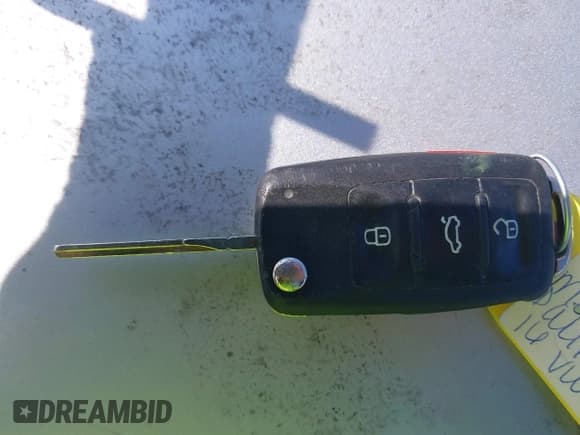 ✅ 2016 Volkswagen Passat S • VIN: 1VWAT7A38GC026915 • Лот: 42161231. Опубликован ранее на IAAI с пробегом 103 182 миль. Бесплатный доступ к архиву аукционных продаж из США и подробный отчёт об истории автомобиля на DreamBid. Изображение 11.