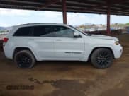 ✅ 2020 Jeep Grand Cherokee Altitude • VIN: 1C4RJEAG9LC203470 • Lot: 43263713. Wystawiony na IAAI z przebiegiem 119 206 mil. Bezpłatny archiwum sprzedaży aukcyjnych z USA i szczegółowy raport historii pojazdu na DreamBid. Zdjęcie 13.