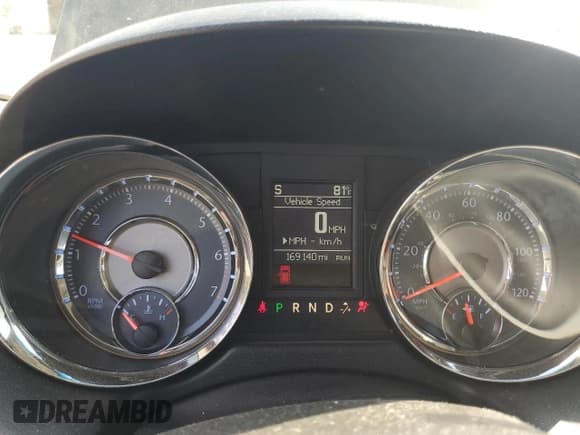 ✅ 2014 Chrysler Town & Country Touring L • VIN: 2C4RC1CG9ER262982 • Lot: 80779085. Listed on Copart with 169,140 mi. Free auction sales archive from the USA and detailed vehicle history report at DreamBid. Image 9.